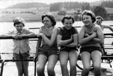 Školní výlet na Lipno 1961- 2.zleva