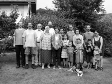 Společné rodinné foto na chalupě v Horním Maršově – 2015 Společné rodinné foto na chalupě v Horním Maršově – 2015