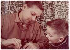 1961, Praha, tatinek mi ukazuje elektronky