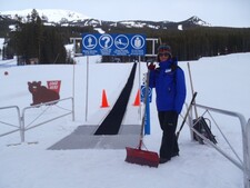 Nez zacala prace na vleku pro zacatecniky v Lake Louise. Unor 2013